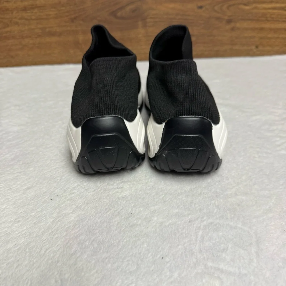 Cushionaire comfort foam 7.5 Black and White Slip-On Sneakers with Chunky Sole